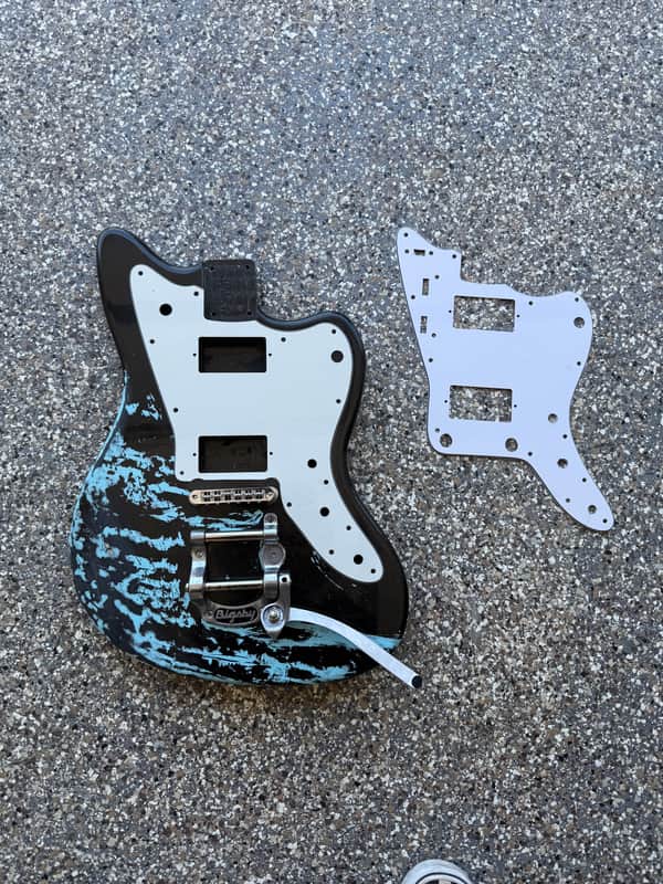 Allparts Jazzmaster Body /w Pin-less Bigsby - Black image 1