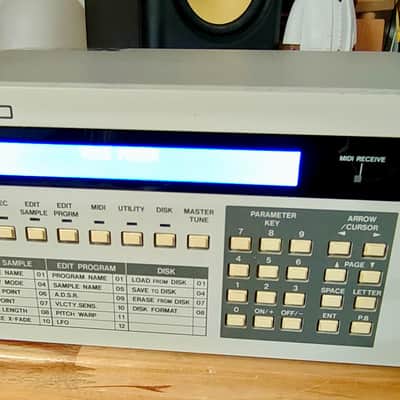 Akai S900 MIDI Digital Sampler 1986 - White image 2