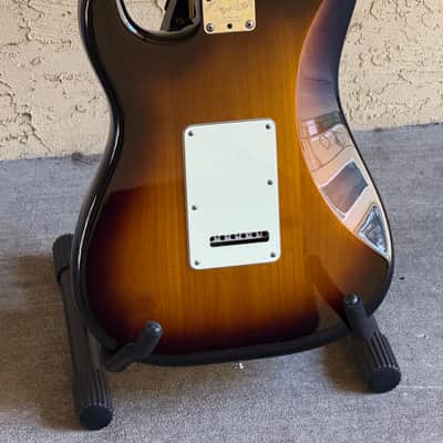 Fender American Deluxe Stratocaster 2013 3-Color Sunburst Maple Neck OHSC image 7