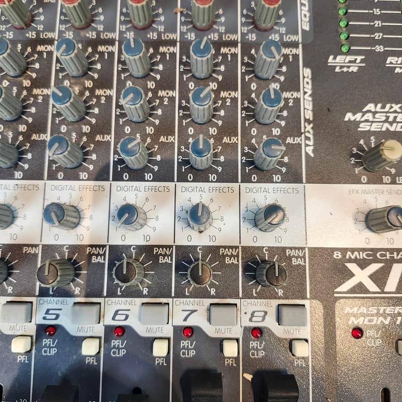 Peavey XR-886 16 Channel Powered Console Mixer | Reverb