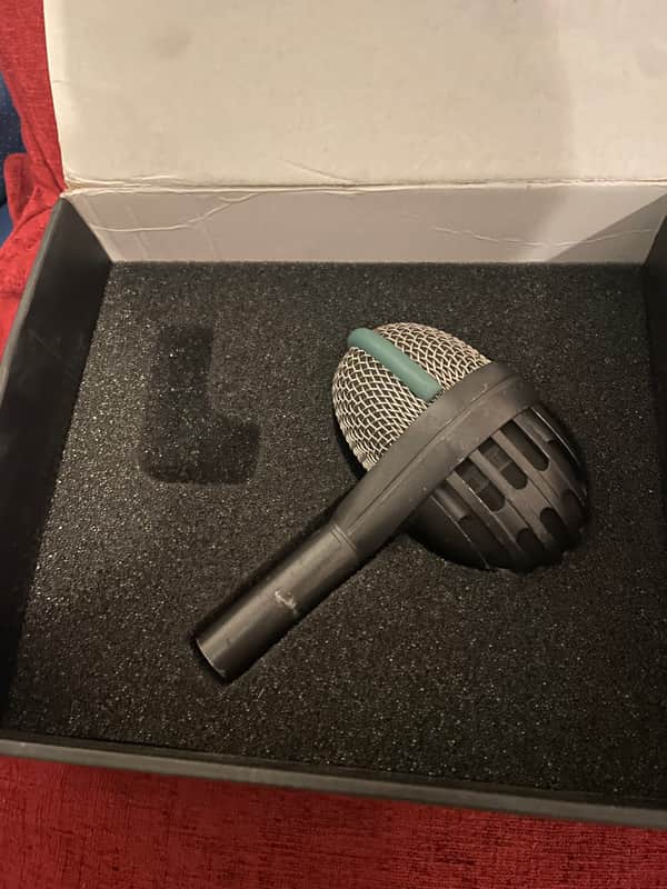 AKG D112 Large Diaphragm Dynamic Bass Drum Microphone | Reverb UK