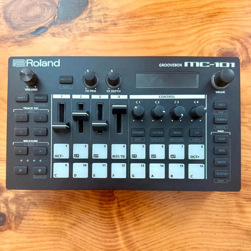 Roland MC-101 Groovebox