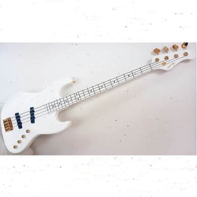 Moon JJ4 Larry Graham Signature all white image 1