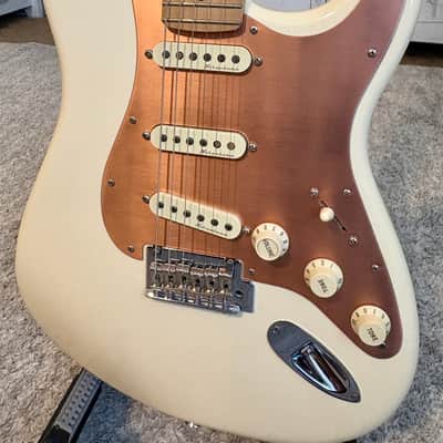 Fender Deluxe Roadhouse Stratocaster with Maple Fretboard - 12" Radius - Olympic White - Copper Pickguard image 7