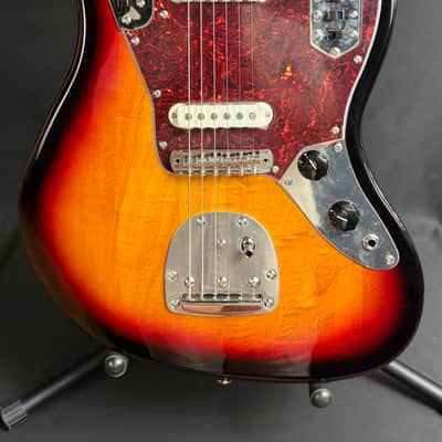 Squier Classic Vibe 70's Jaguar Electric Guitar 3-Tone Sunburst Finish (393) image 2