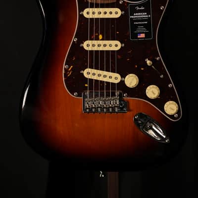 Fender American Professional II Stratocaster with Rosewood Fretboard 2020 - Present - 3-Color Sunburst image 2