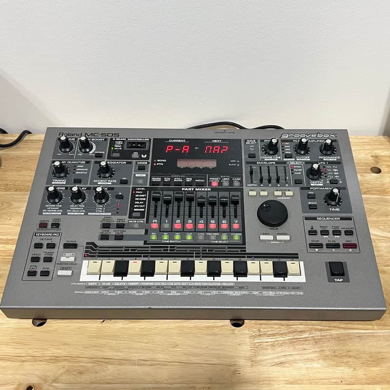 Roland MC-505 Groovebox 1999 | Screen and Potentiometer issues | image 1