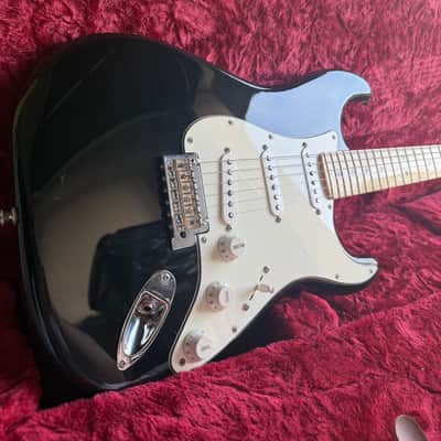 Fender Player II Stratocaster 2024 - Present - Black with White Pickguard image 3