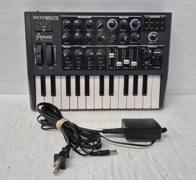 Arturia MicroBrute 25-Key Synthesizer 2014 - Present - Black image 1