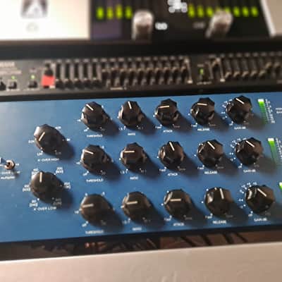 Tube-Tech SMC2B Mastering Multiband Stereo Compresor - Blue image 3