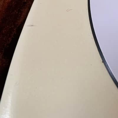 Ovation Breadwinner USA 1974 in White image 4