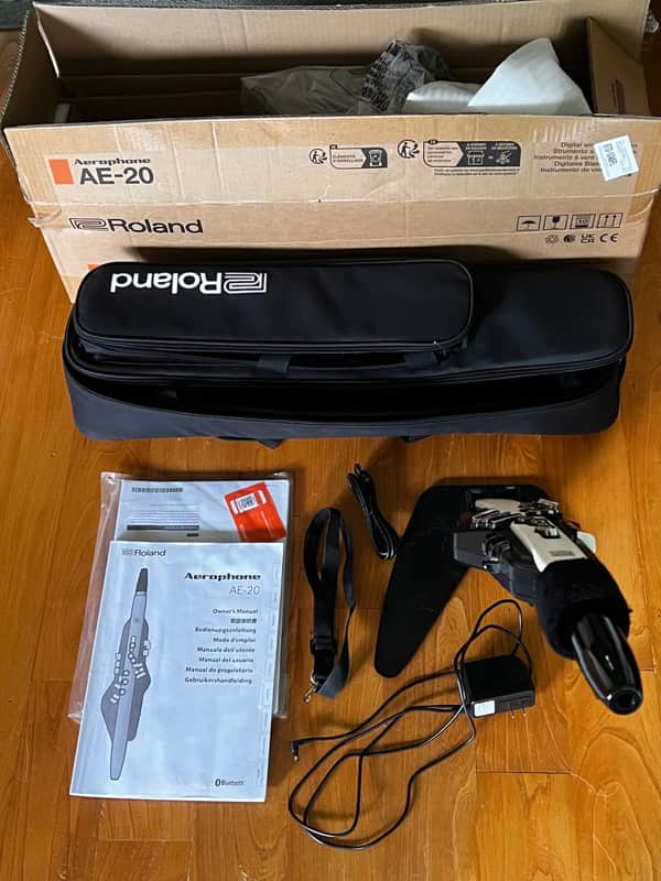Roland AE-20 Aerophone Digital Wind Instrument with stand mint image 1