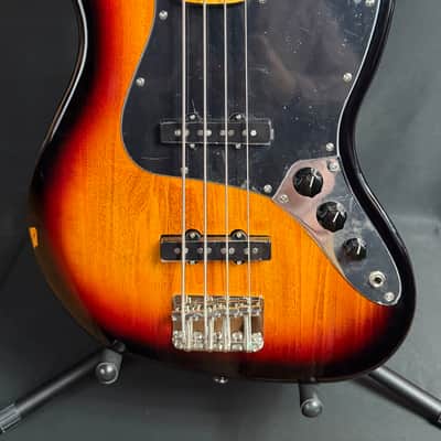 Squier Classic Vibe 70's Jazz Bass 4-String Bass Guitar 3-Tone Sunburst Finish image 2