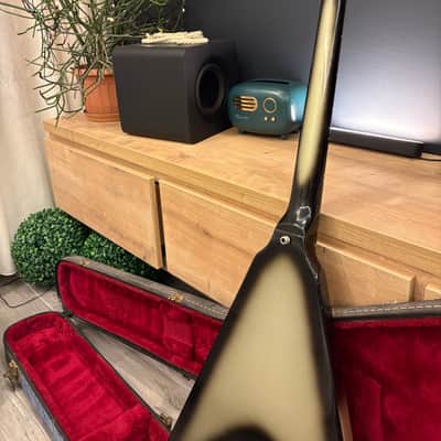 Gibson Flying v silverburst very rare 1981 image 7