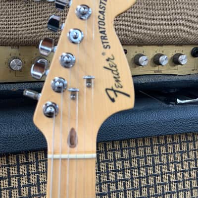 Fender Highway One Stratocaster with Maple Fretboard 2006 - 2011 - 3-Color Sunburst image 3