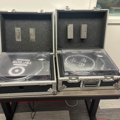 Pair Technics SL-1200MK2 Black With Hard Cases image 2
