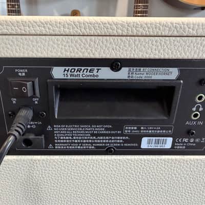 Mooer Hornet 15 watts combo - white image 3