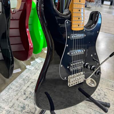 Squier Classic Vibe '70s Stratocaster HSS with Maple Fretboard - Black image 8
