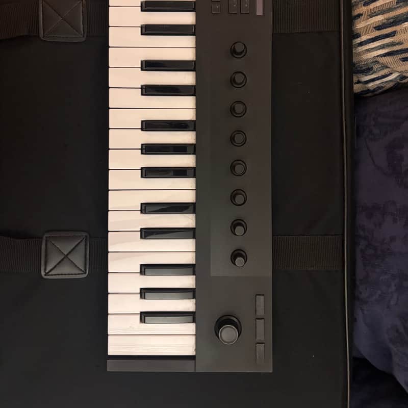 2019 Native Instruments Komplete Kontrol M32 Black