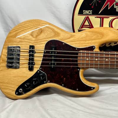 Fender Deluxe Jazz Bass V 5-String Electric Bass image 2
