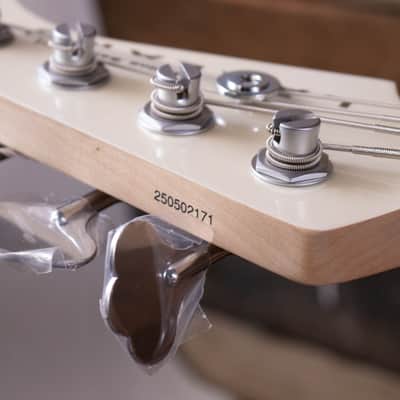 Lakland Skyline DJ-4 Darryl Jones Signature 4-String with Rosewood Fretboard - White Pearl image 8