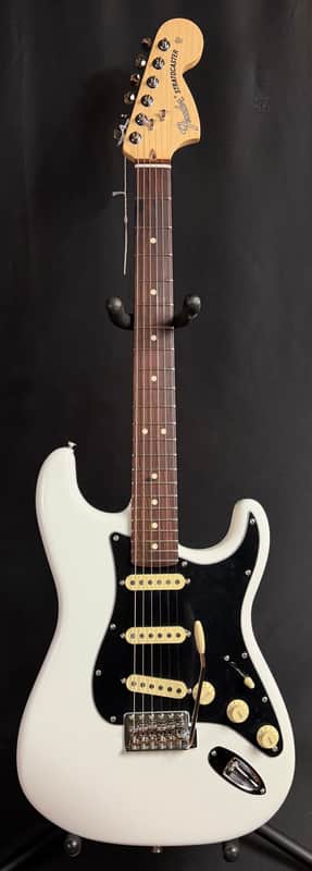 Fender American Performer Stratocaster Electric Guitar Arctic White w/ Gig Bag