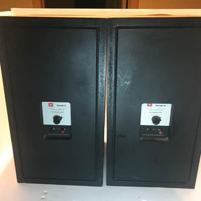 1975 JBL Decade L16 vintage walnut cabinet 2 way bookshelf speakers with 8" driver and 2" woofer image 7