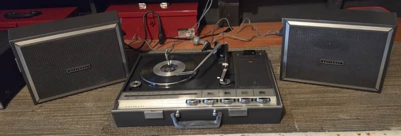 National SG-707 vintage portable radio phonograph (turntable) system/1971 image 1