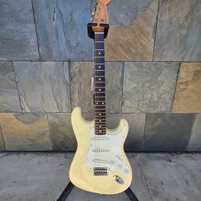 Used 80's Fender MIJ ST-62 Stratocaster Vintage White E image 2