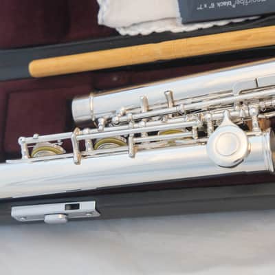 Yamaha YFL-481H All Silver Intermediate Flute *Open-hole *B-foot *Made in Japan *Cleaned and Serviced image 11