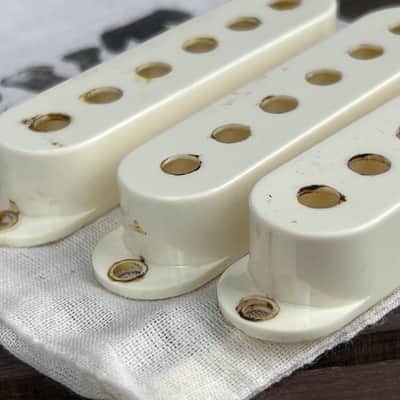 Pre cbs Nylon Pickup cover for Stratocaster®️ correct tool marks Vintage white aged image 2