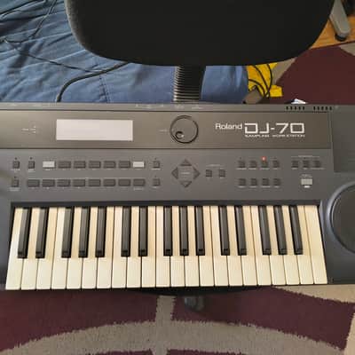 Roland DJ-70 - 1992 Digital Sampling Keyboard Scratch Wheel