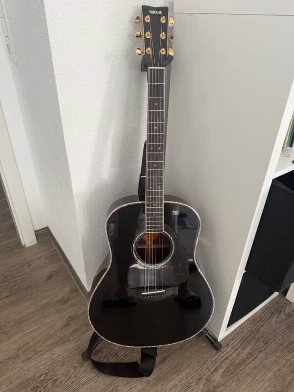 Yamaha LL16D Jumbo Acoustic Guitar 2010s - Natural image 1