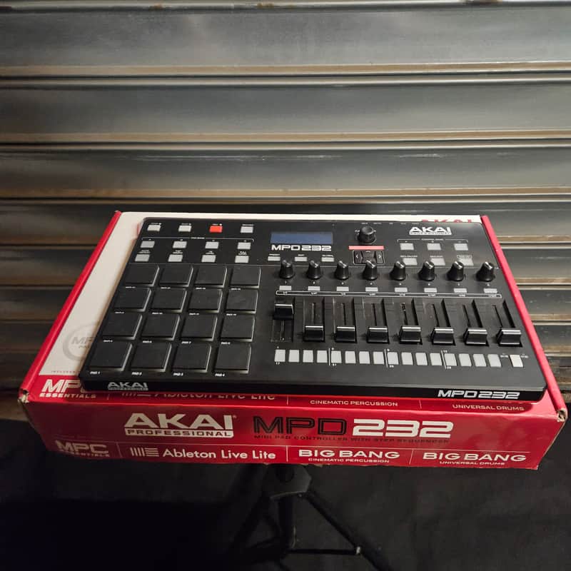 Akai MPD232 2015 - Present - Black image 1