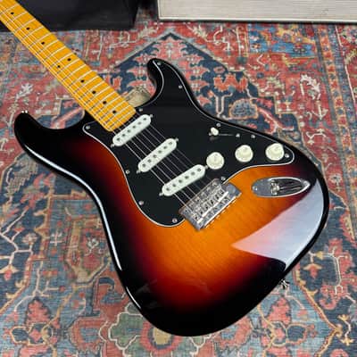 Fender USA Professional Classic Stratocaster 3 Tone Sunburst - 2025 image 7