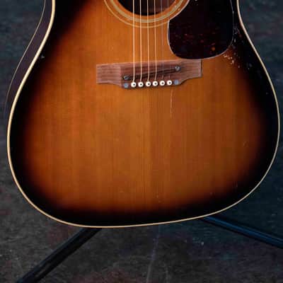 Gibson J-45ADJ - 1968 - Sunburst image 3