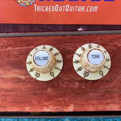 Real Life Relics Fender® Style Aged Off White 65 Jazzmaster® Witch Hat Knobs 2 pack 24 Spline   [DM8] image 4