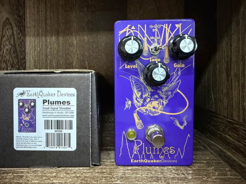EarthQuaker Devices Plumes rock & roll Hall of Fame With Box