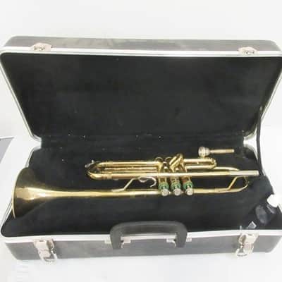 Bach Selmer Bundy Trumpet, USA,  w/ case & mouthpiece, good playing condition image 3