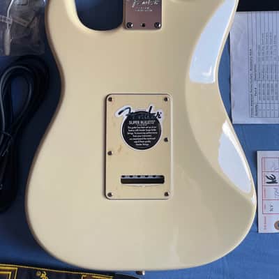 Fender American Series Stratocaster 2002 - 2007 Olympic White image 9