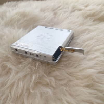 Rare Emotional sound Victor XM C17 Portable MD Player MDLP silver with silver remote Minidisc Walkman image 3