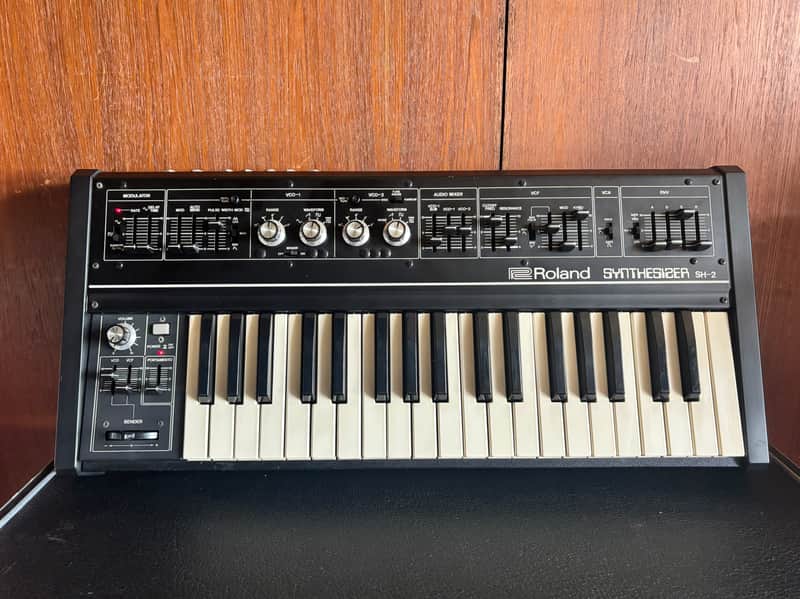 Roland SH-2 vintage analog synthesizer Perfect Working w/ original case image 1