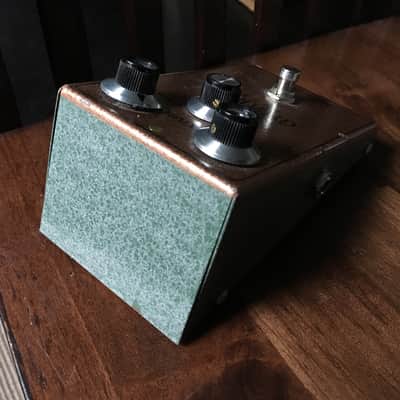 BASIC AUDIO Gnarly Fuzz Pedal in a Rare Custom-Made Wedge Enclosure with Copper & Patina Painted Hammered-Finish image 4