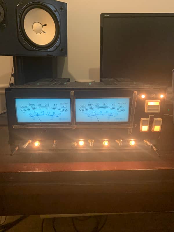 McIntosh MC2255 250-Watt Stereo Solid State Power Amplifier 1981 - 1986 - Black