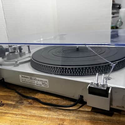 Vintage 1979 Technics SL-B2 Turntable. Restored image 14