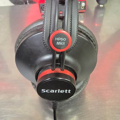 Focusrite Scarlett 2i2 2nd Gen Studio Bundle with Headphones, Mic and Cable 2016 - 2018 - Black/Red image 12