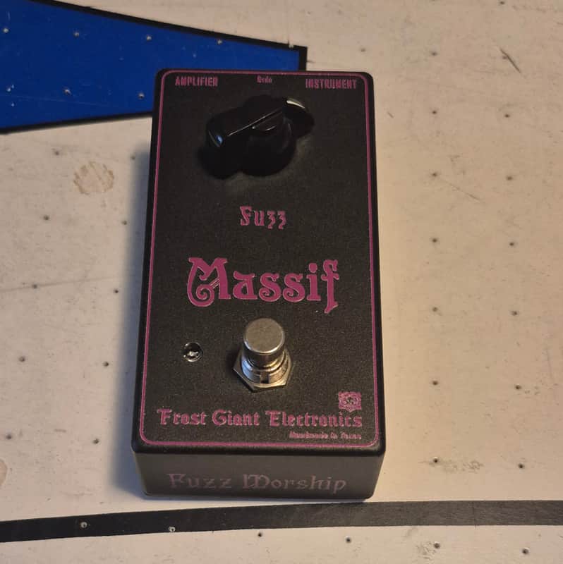 Vintage Massif Fuzz Pedal - Black/Purple Graphic