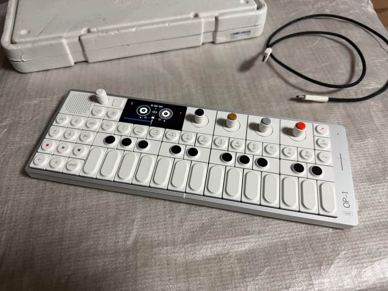 Teenage Engineering OP-1 Field 2022 image 1