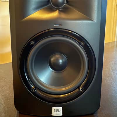 JBL LSR305 (1st Gen) 5" 2-Way Active Studio Monitor (Single) image 1