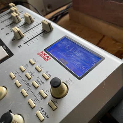 Akai MPD24 MIDI Controller  2010s - Silver image 5